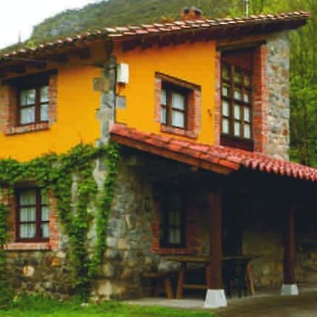 La Rotella, Calma Al Lado De Onís 外观 照片