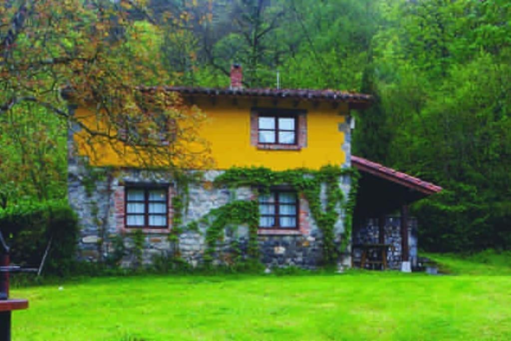 La Rotella, Calma Al Lado De Onís 外观 照片